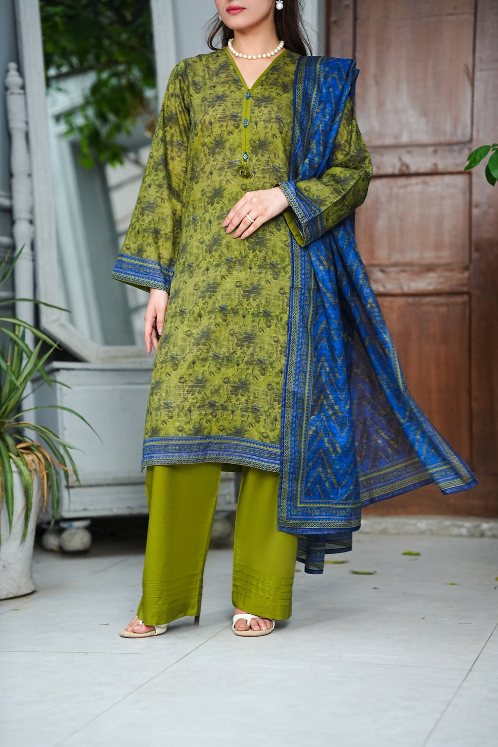 C1100 3 Piece Modern Suit